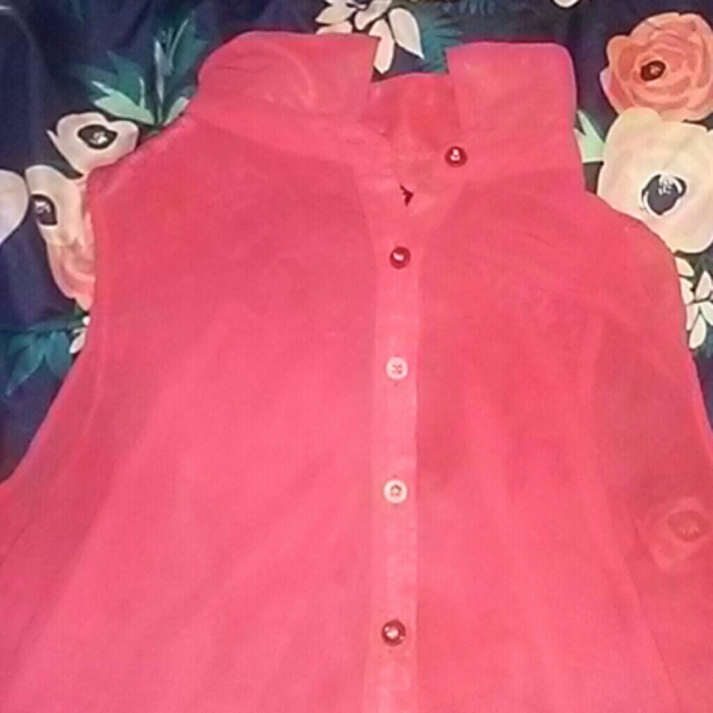 Sleeveless shirt
